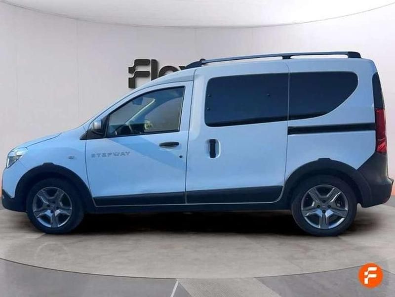 Usado Dacia Dokker Essentiel 131 CV (96 kW) 2020 Blanco Monovolumen