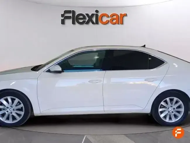Usado Skoda Superb Ambition 120 CV (88 kW) 2020 Blanco