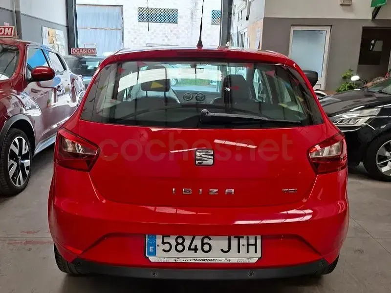 Usado Seat Ibiza CONNECT 90 CV (66 kW) 2016 Rojo Berlina