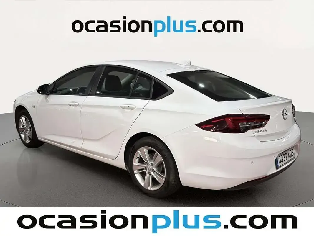 Usado Opel Insignia Selective 136 CV (100 kW) 2017 Blanco Berlina