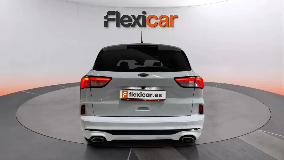 Usado Ford Kuga ST-Line 225 CV (165 kW) 2022 Blanco SUV