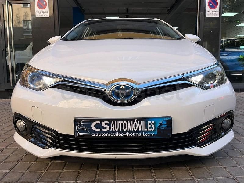Usado Toyota Auris Hybrid Business Edition 136 CV (100 kW) 2018 Blanco Berlina