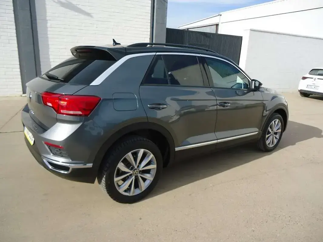 Usado VW T-Roc Advance 110 CV (80 kW) 2022 Gris SUV