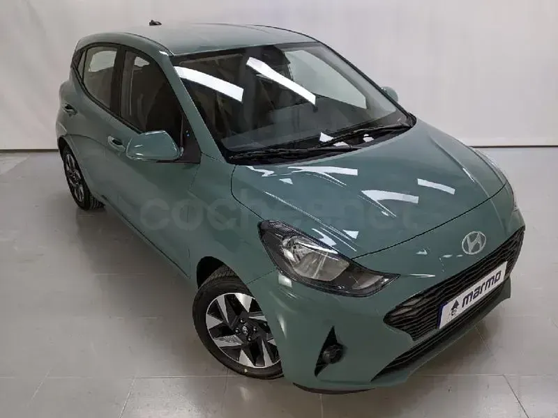 Usado Hyundai i10 63 CV (46 kW) 2025 Verde Utilitario