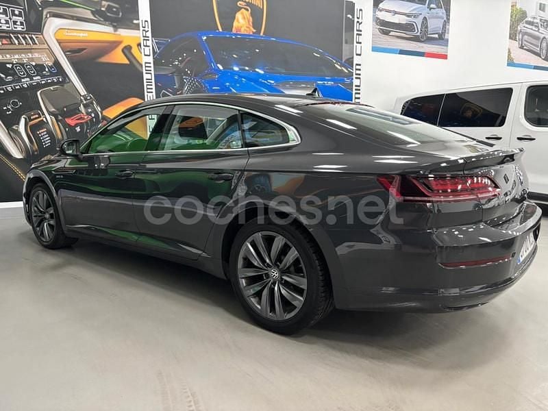 Usado VW Arteon 150 CV (110 kW) 2019 Gris / plata Berlina