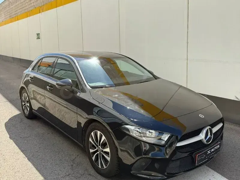 Usado Mercedes A180 116 CV (85 kW) 2021 Negro Berlina