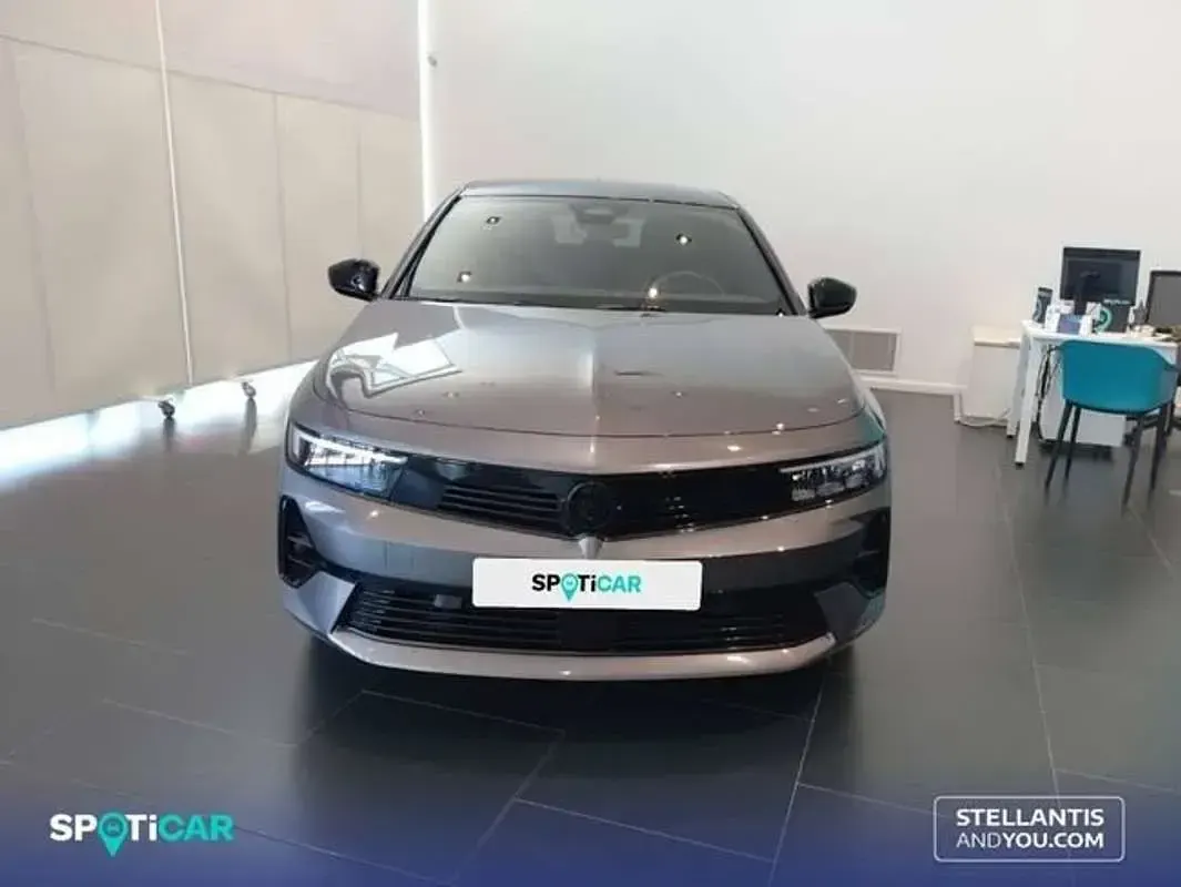 Usado Opel Astra 131 CV (96 kW) 2025 Gris Utilitario