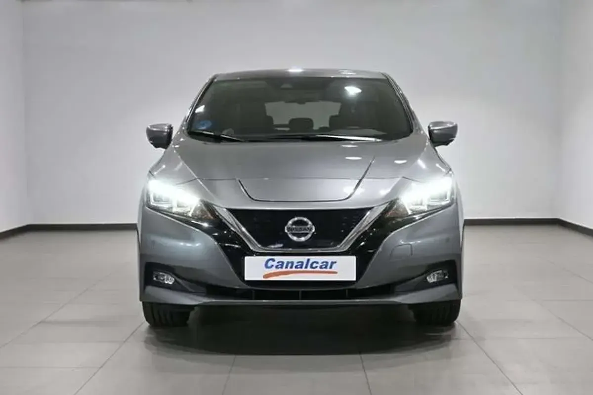 Usado Nissan Leaf Tekna 160 kW (218 CV) 2022 Gris Utilitario