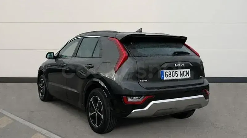 Usado Kia Niro 171 CV (125 kW) 2025 Gris / plata SUV