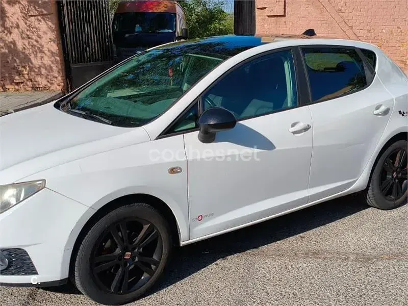 Usado Seat Ibiza Copa 105 CV (77 kW) 2011 Blanco Berlina