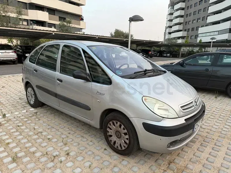 Usado Citroën Xsara Picasso 110 CV (80 kW) 2009 Gris / plata Monovolumen