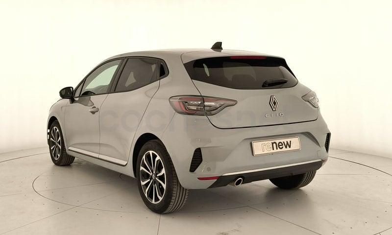 Usado Renault Clio V Techno 100 CV (73 kW) 2025 Gris / plata Berlina