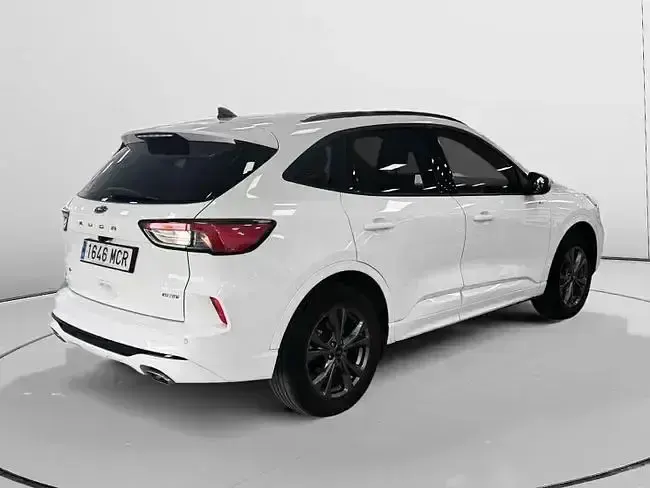 Usado Ford Kuga ST-Line 225 CV (165 kW) 2022 Blanco SUV
