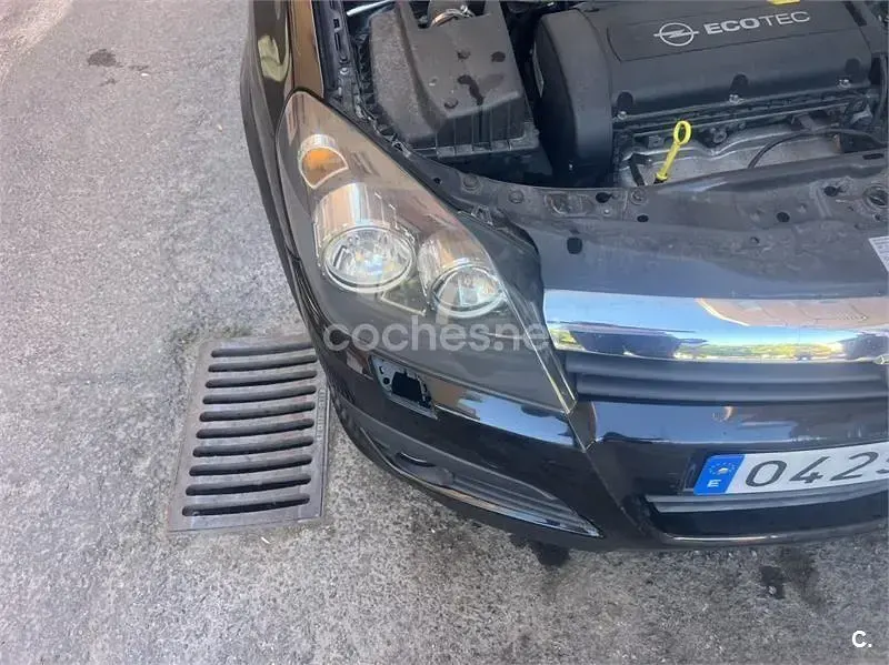 Usado Opel Astra Enjoy 105 CV (77 kW) 2005 Negro Berlina