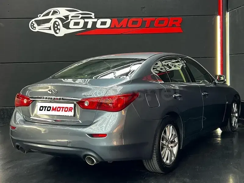 Käytetty Infiniti Q50 170 HP (125 kW) 2017 Harmaa Sedan