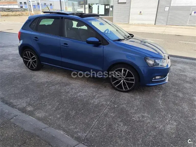 Usado VW Polo Sportline 90 CV (66 kW) 2016 Azul Berlina
