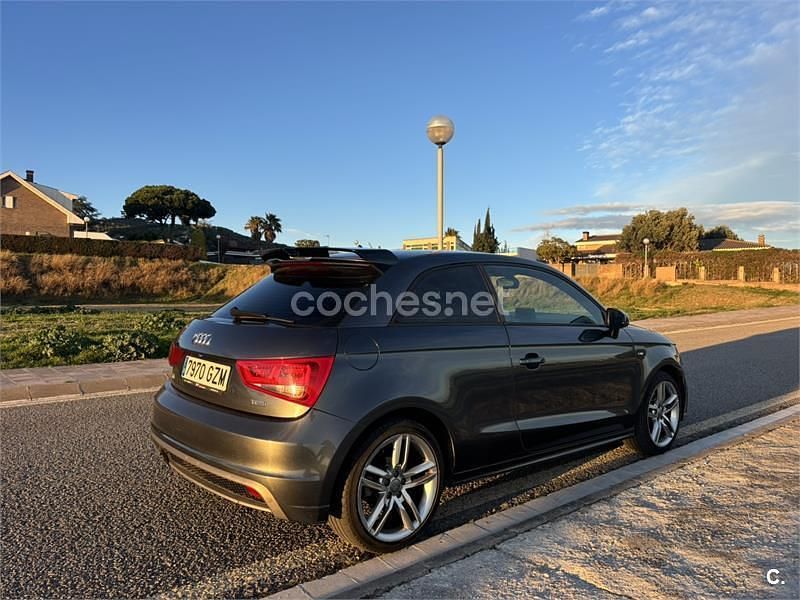 Usado Audi A1 Ambition 122 CV (89 kW) 2011 Gris / plata Utilitario