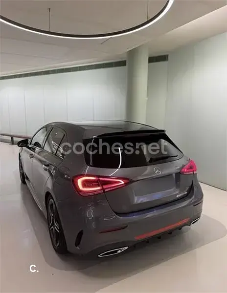 Usado Mercedes A180 109 CV (80 kW) 2018 Gris / plata Berlina