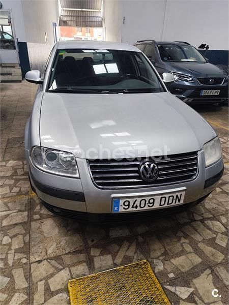 Usado VW Passat Advance 130 CV (95 kW) 2004 Gris / plata Berlina