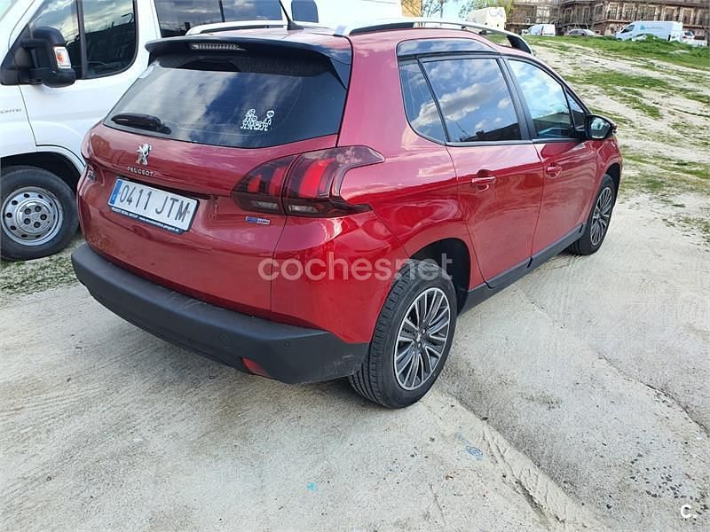 Usado Peugeot 2008 Active 110 CV (80 kW) 2016 Granate SUV