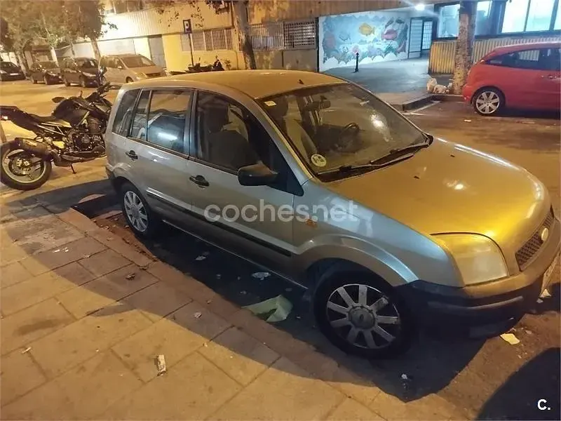Usado Ford Fusion 100 CV (73 kW) 2002 Beige Utilitario