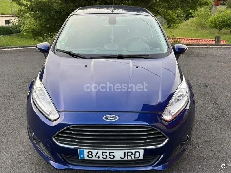 Usado Ford Fiesta Trend 100 CV (73 kW) 2016 Azul Utilitario