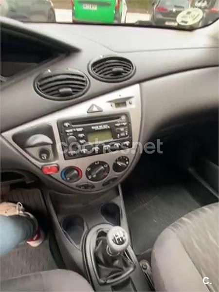 Usado Ford Focus Trend 100 CV (73 kW) 2004 Azul Berlina