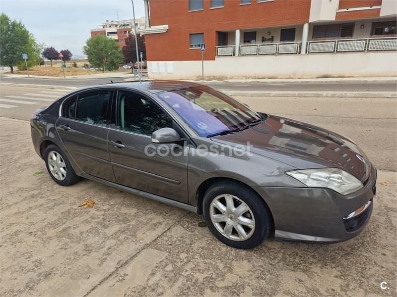 Beige Usado 2009 Renault Laguna III Expression Berlina | 6500 € (Precio justo) - Imagen 1/4