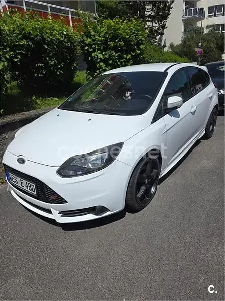 Usado Ford Focus ST 250 CV (183 kW) 2014 Blanco Berlina