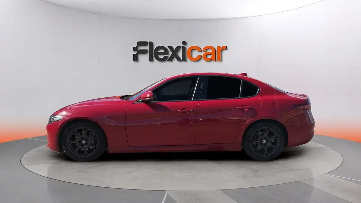 Usado Alfa Romeo Giulia 136 CV (100 kW) 2017 Granate Berlina