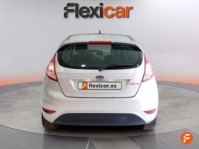 Usado Ford Fiesta Trend 82 CV (60 kW) 2017 Gris / plata Utilitario