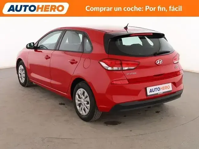Usado Hyundai i30 120 CV (88 kW) 2017 Rojo Berlina