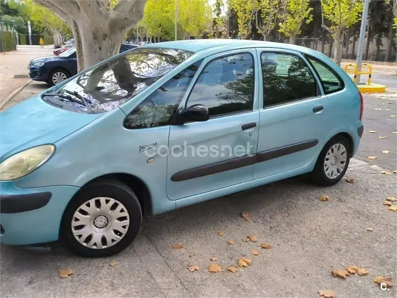 Usado Citroën Xsara Picasso Exclusive 95 CV (69 kW) 2004 Azul Monovolumen