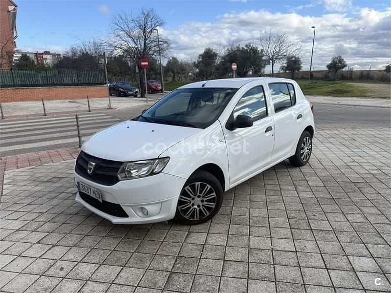 Usado Dacia Sandero Ambiance 75 CV (55 kW) 2014 Blanco Berlina
