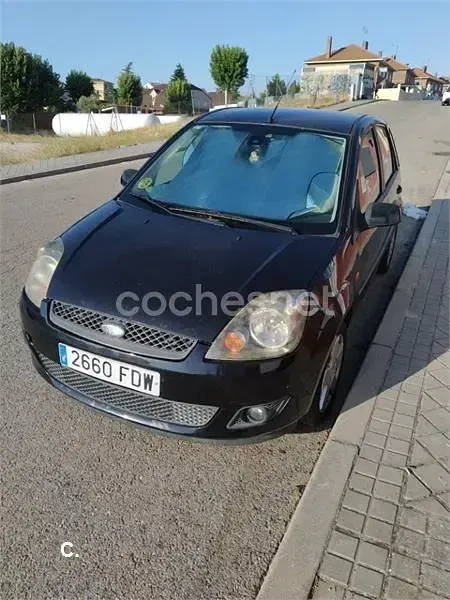 Usado Ford Fiesta 90 CV (66 kW) 2006 Negro Utilitario