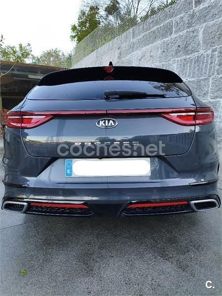Usado Kia ProCeed GT-Line 140 CV (102 kW) 2019 Gris / plata Familiar
