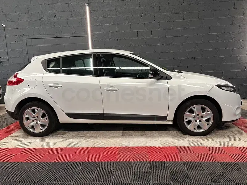 Usado Renault Mégane 90 CV (66 kW) 2011 Blanco Berlina