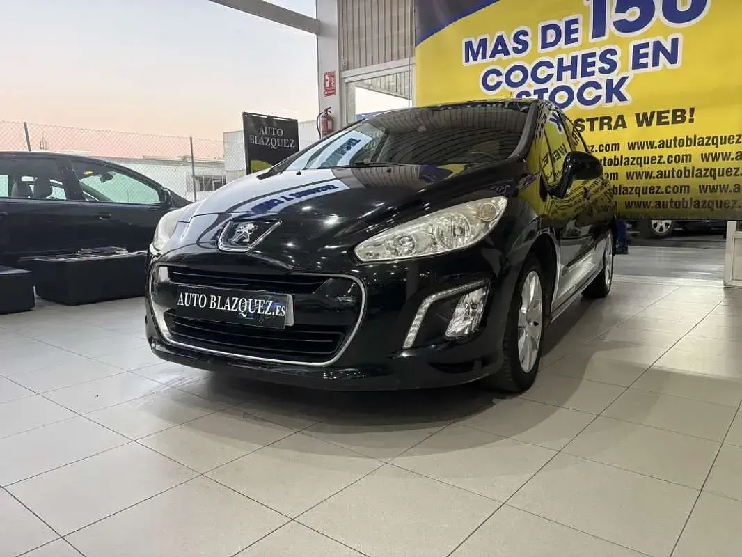Usado Peugeot 308 Active 120 CV (88 kW) 2012 Negro Utilitario