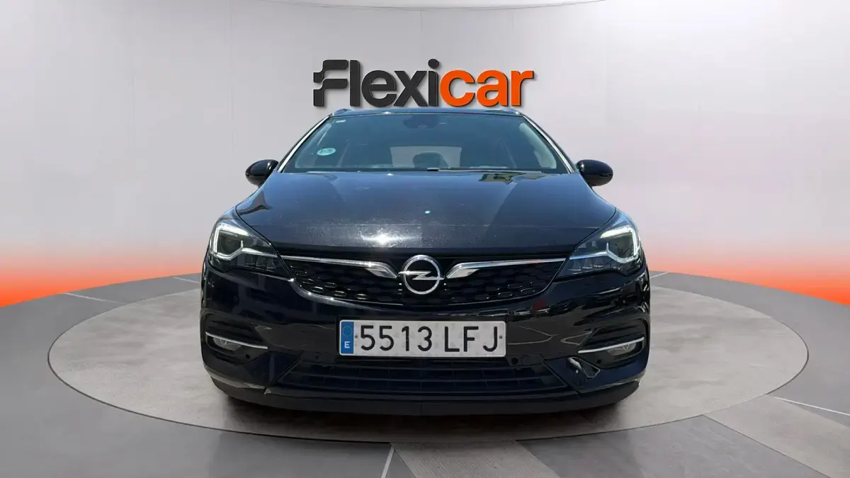 Usado Opel Astra Ultimate 145 CV (106 kW) 2020 Negro Familiar