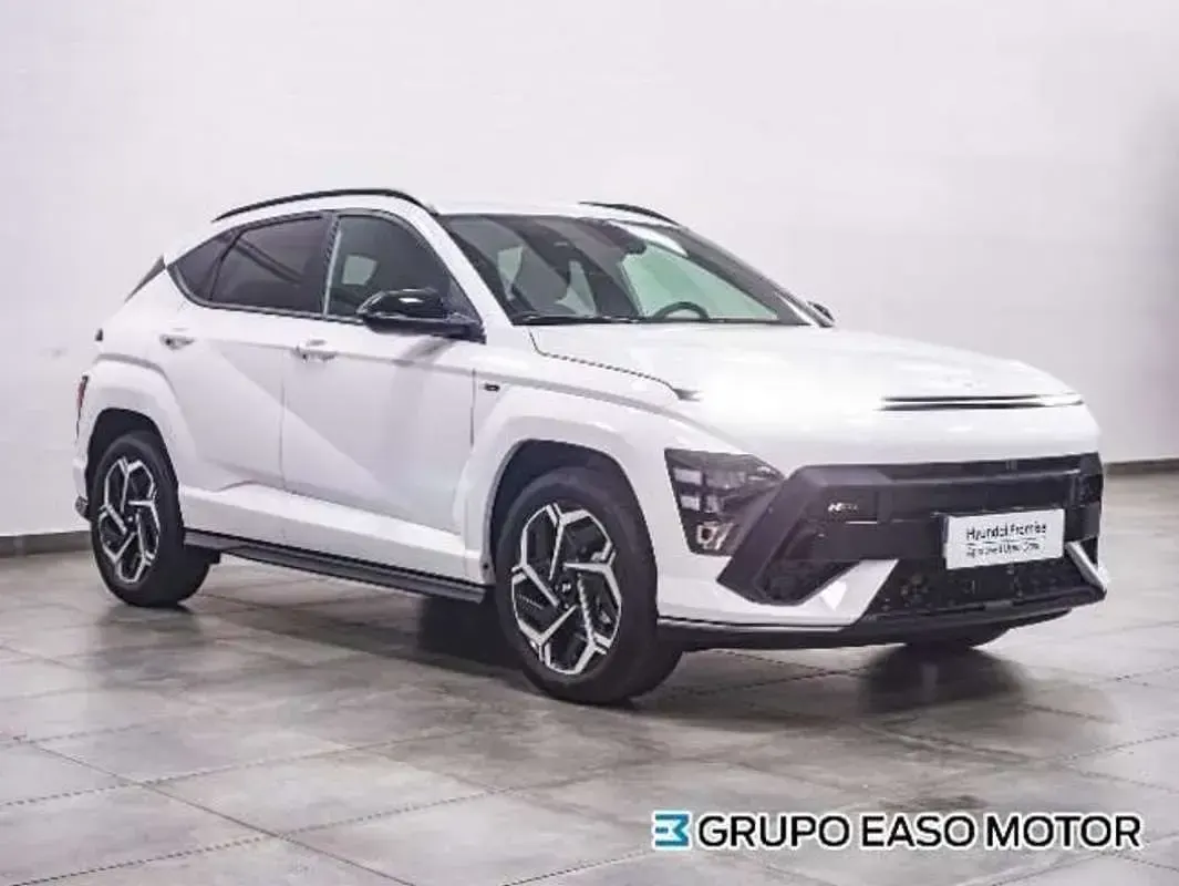 Używany Hyundai Kona N Line 120 KM (88 kW) 2024 Biały SUV