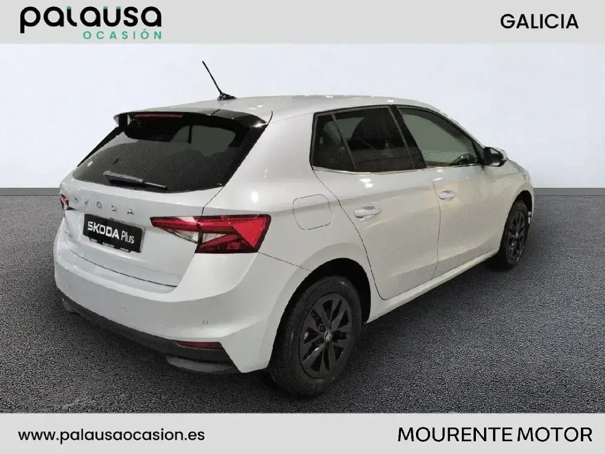 Usado Skoda Fabia Selection 95 CV (69 kW) 2025 Gris / plata Utilitario