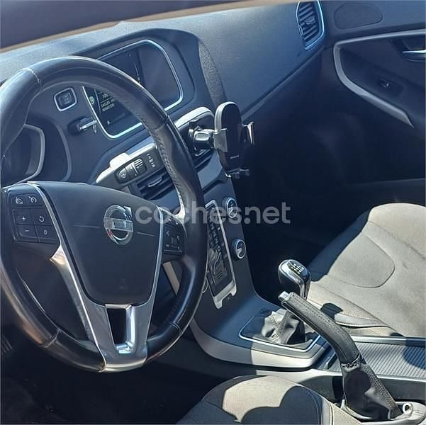 Usado Volvo V40 CC Momentum 120 CV (88 kW) 2015 Negro Familiar