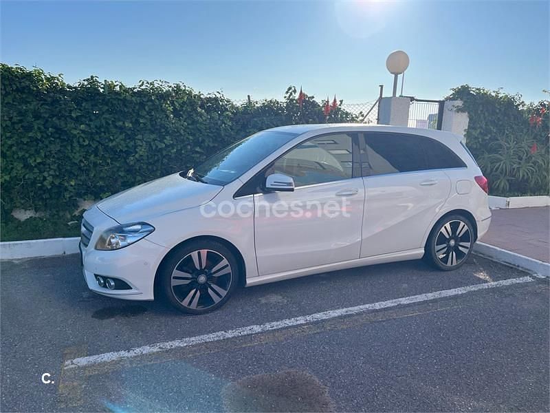 Usado Mercedes B200 136 CV (100 kW) 2012 Blanco Monovolumen