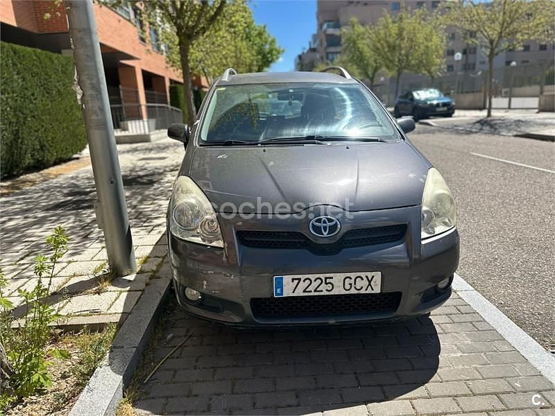 Usado Toyota Corolla Verso Sol 129 CV (94 kW) 2009 Gris / plata Monovolumen