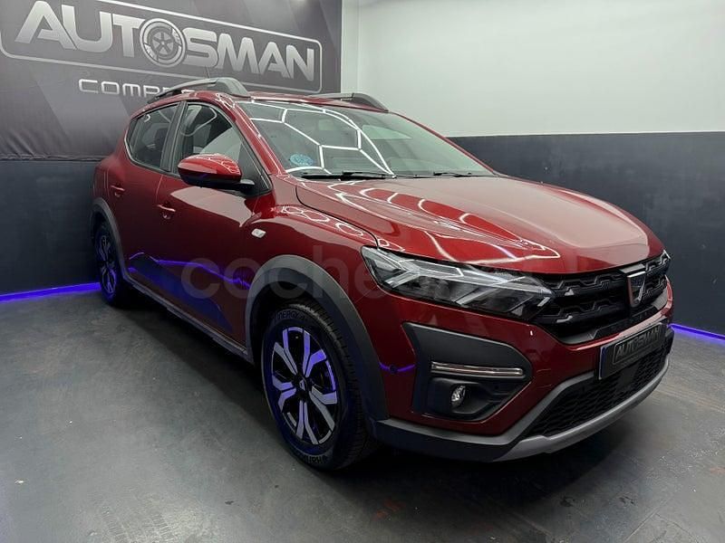 Usado Dacia Sandero Expression 101 CV (74 kW) 2022 Granate Berlina