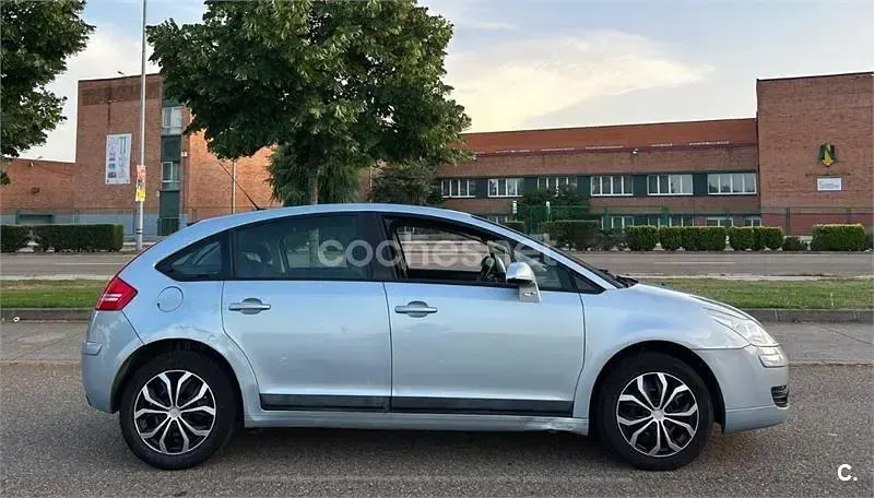 Usado Citroën C4 110 CV (80 kW) 2006 Azul Berlina