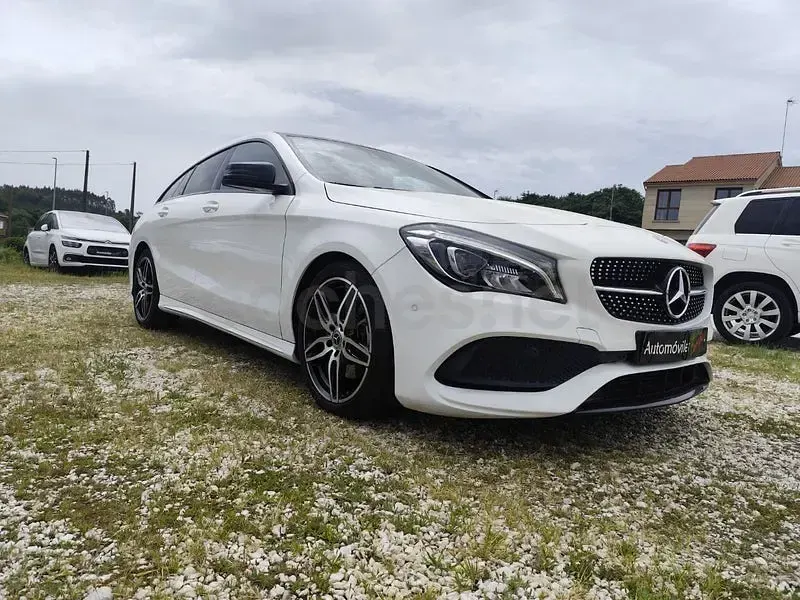 Usado Mercedes CLA220 Shooting Brake 170 CV (125 kW) 2019 Blanco Familiar
