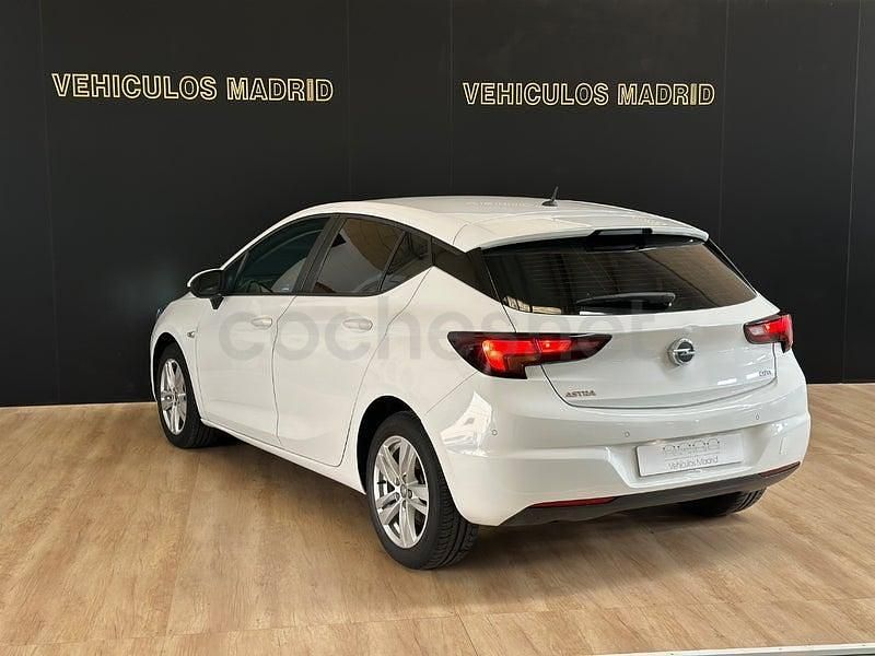 Usado Opel Astra Selective 110 HP (80 kW) 2018 Branco Sedan