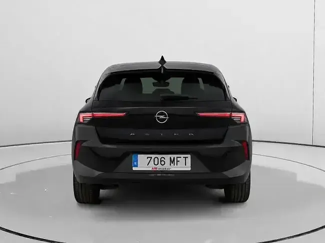 Usado Opel Astra Edition 130 CV (95 kW) 2023 Negro Utilitario