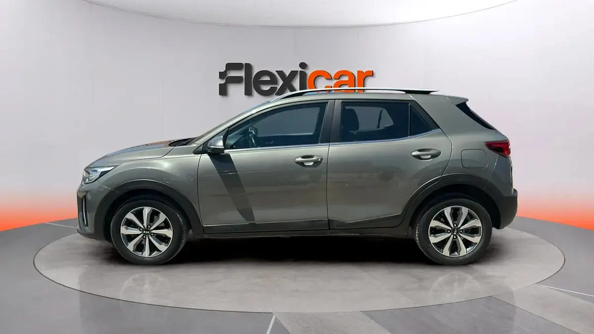 Usado Kia Stonic 120 CV (88 kW) 2020 Gris SUV